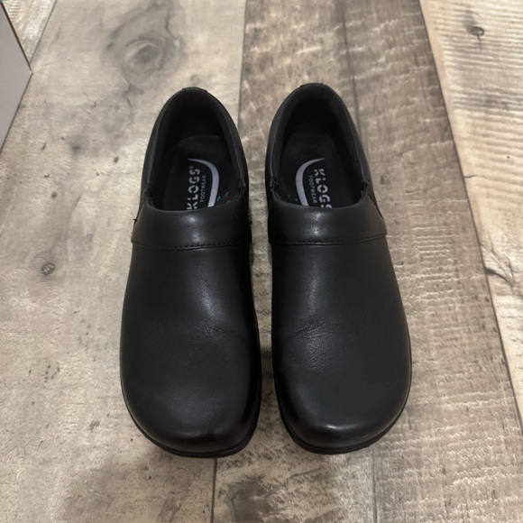 Woman's Black Slip-On Clog Shoes - Picture 1 of 4